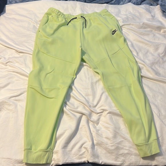 Green Size 2X Nike Tech Fleece Tracksuit Set - Picture 7 of 12